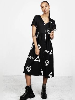 Disturbia | Black And White Midi Dress